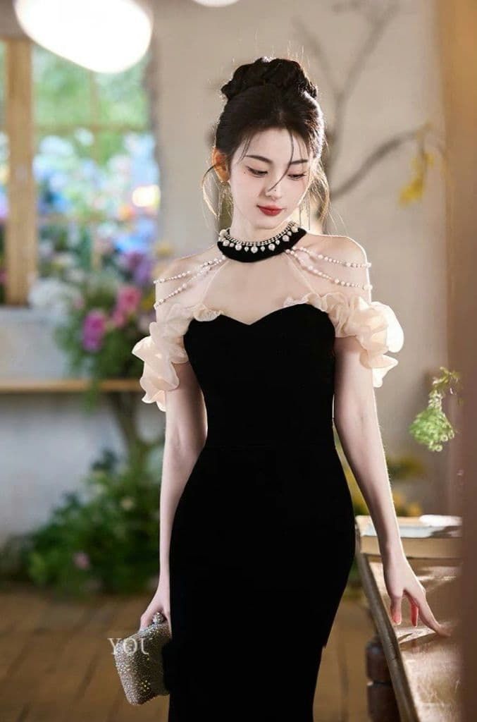 美しい曲線を引き立てる黒の魔法 優雅で洗練された大人ドレス