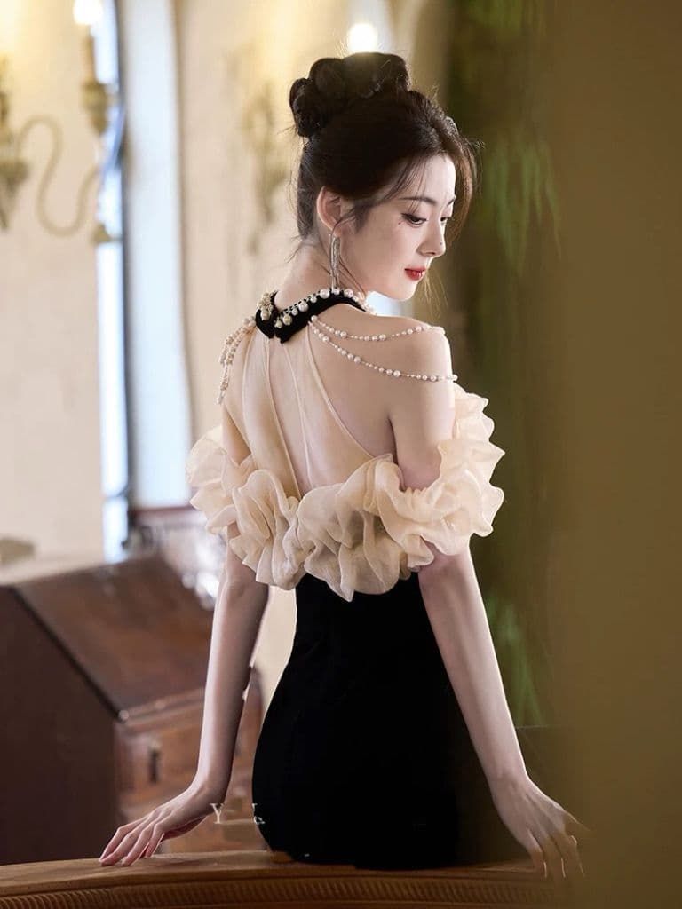 美しい曲線を引き立てる黒の魔法 優雅で洗練された大人ドレス