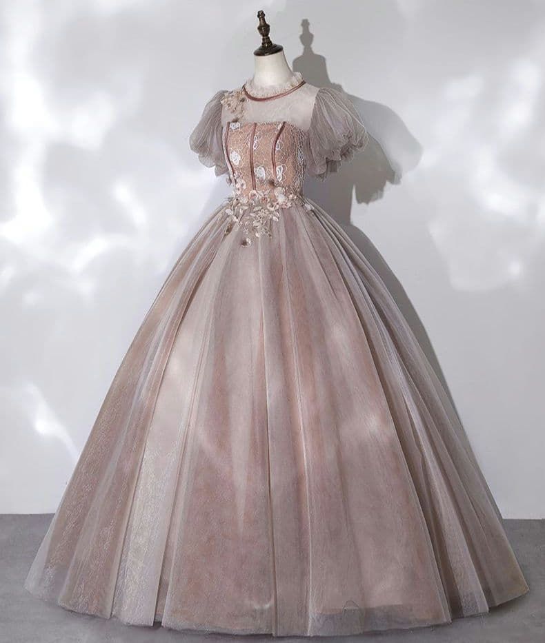 コルセット風デザインが魅せる クラシックエレガントなベージュドレス