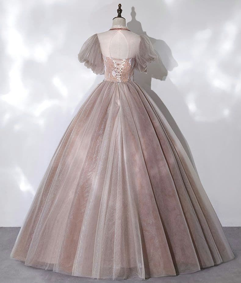 コルセット風デザインが魅せる クラシックエレガントなベージュドレス