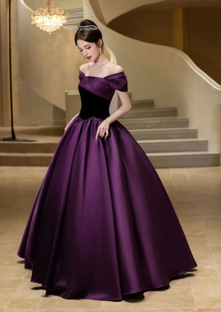 高貴な夜を彩るロイヤルパープル 上質ドレスで華やかに 大きいサイズ