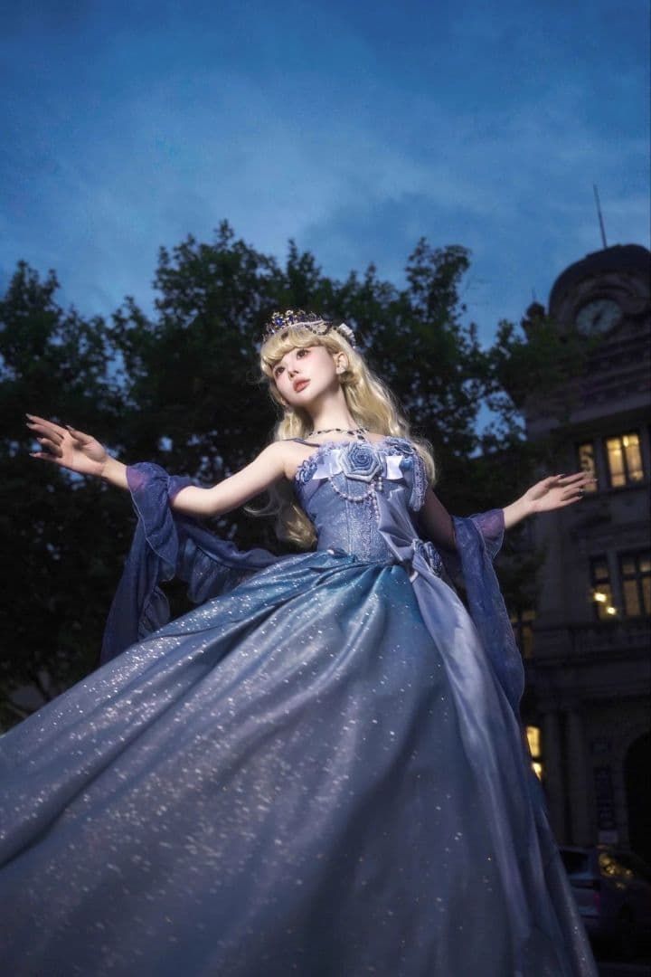 値頃感 夜空に咲く青薔薇の輝き 月光を纏うロイヤルブルードレス ゴスロリ パンツ