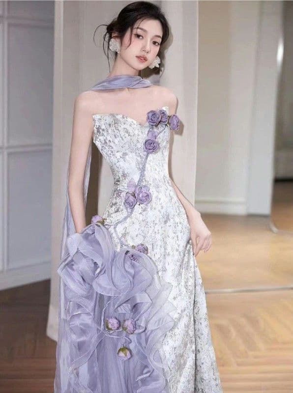 ラベンダーの花びらが舞うように優雅な 夢幻のフローラルエレガンスドレス