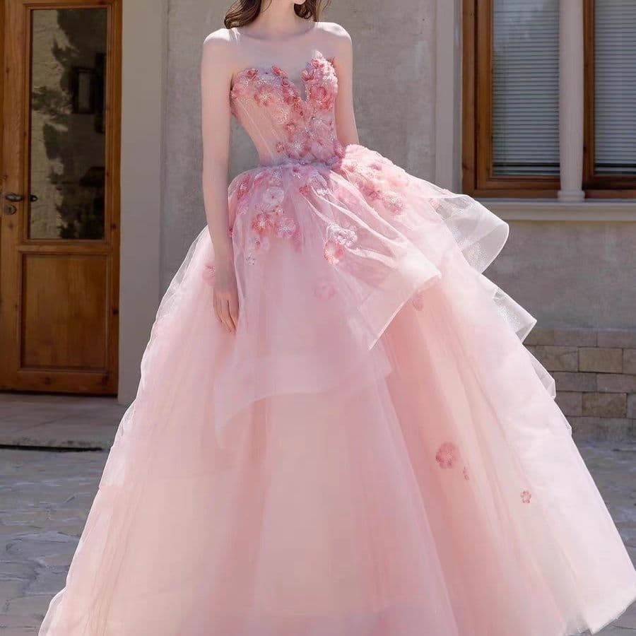 恋する季節にぴったり 甘く幻想的なピンクフラワードレス