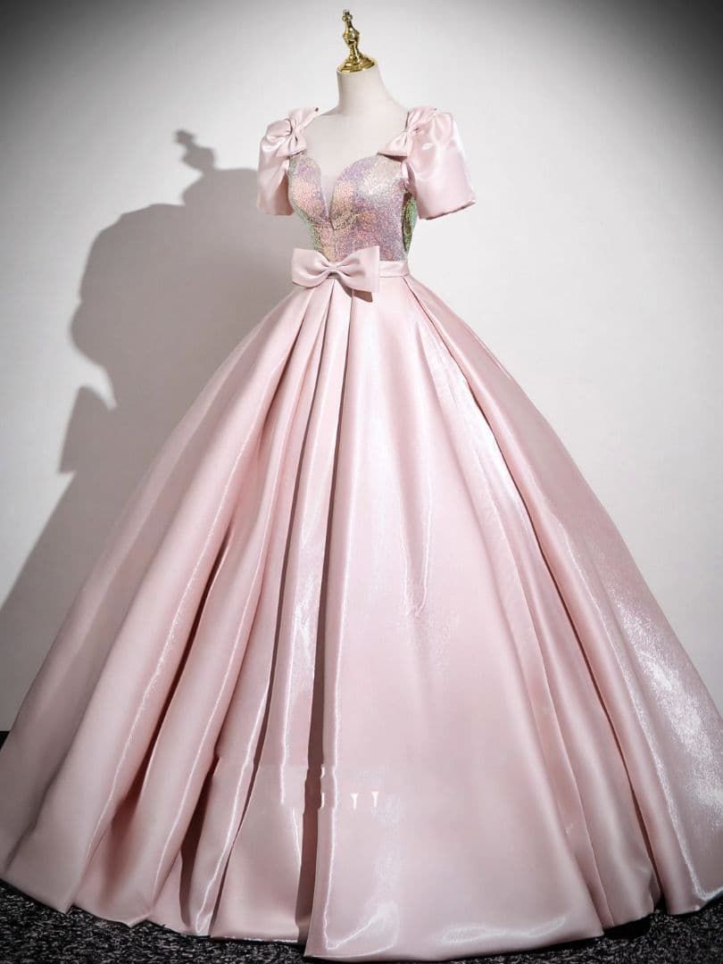 淡い桜色に輝く