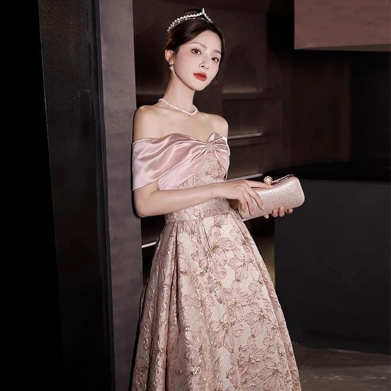 ピンクベージュ