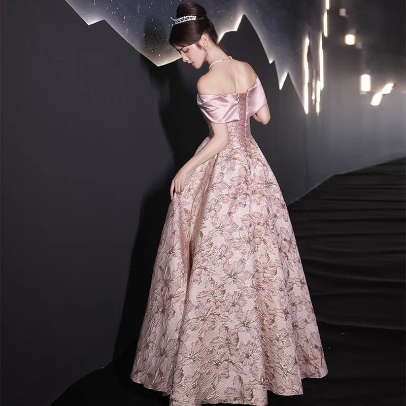 披露宴や演奏会に最適 気品漂う花柄オフショルダードレス ピンクベージュ