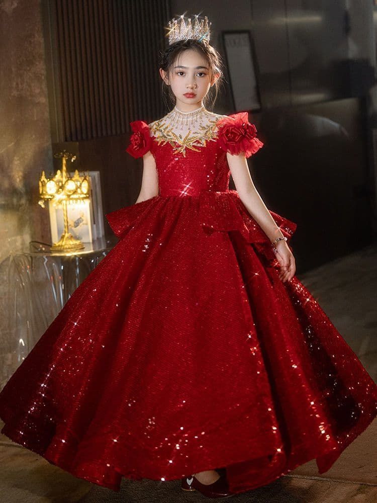 気品と輝きを両立した 小さなプリンセスのための赤のドレス
