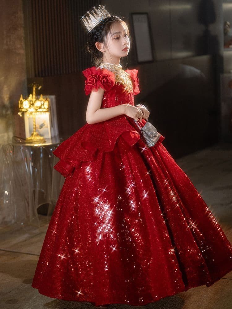 気品と輝きを両立した 小さなプリンセスのための赤のドレス