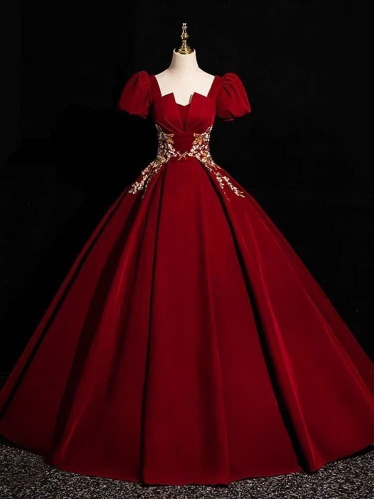 気品漂う赤ドレスと繊細な刺繍が美しいラグジュアリーロング 前撮り