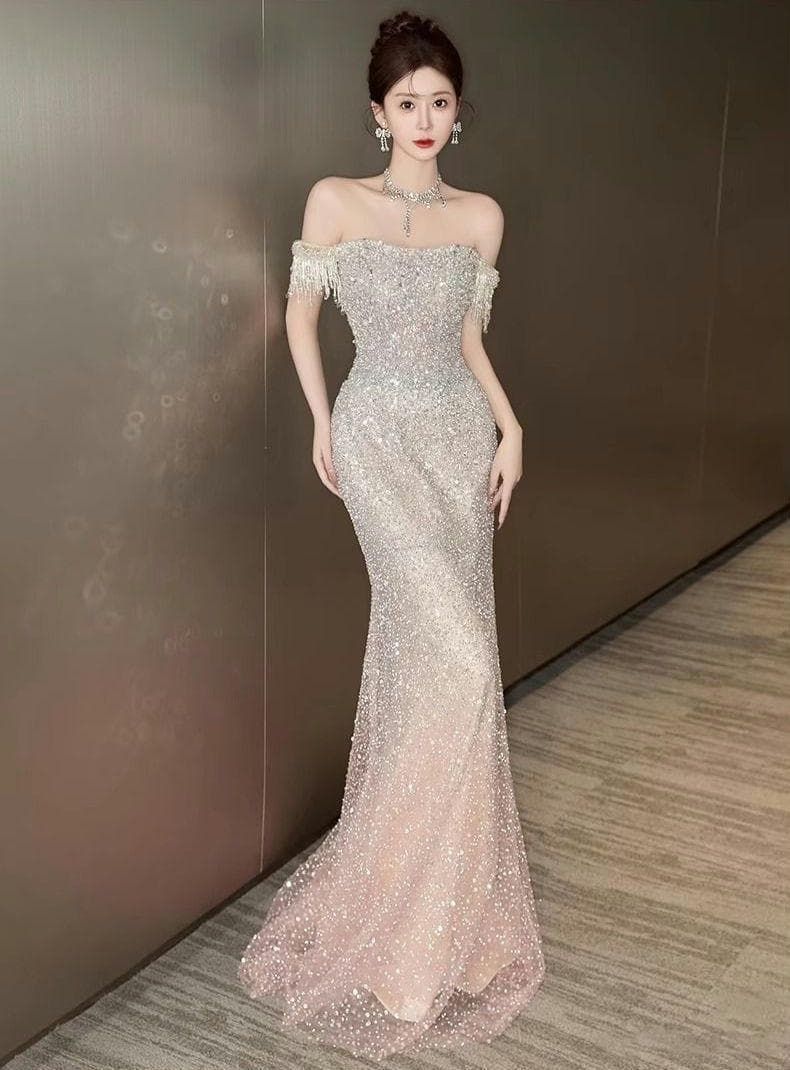 ラグジュアリーな煌めきのオフショルダーロングドレス キャバドレス