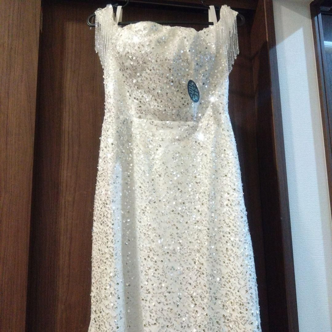 ラグジュアリーな煌めきのオフショルダーロングドレス キャバドレス