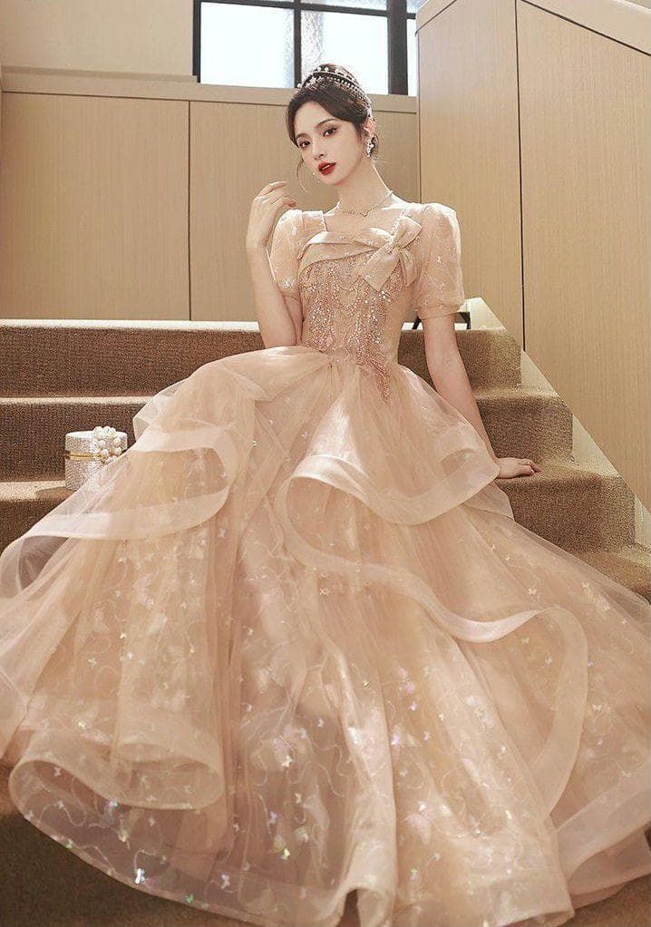 エレガントなベージュウェディングドレス パーティー