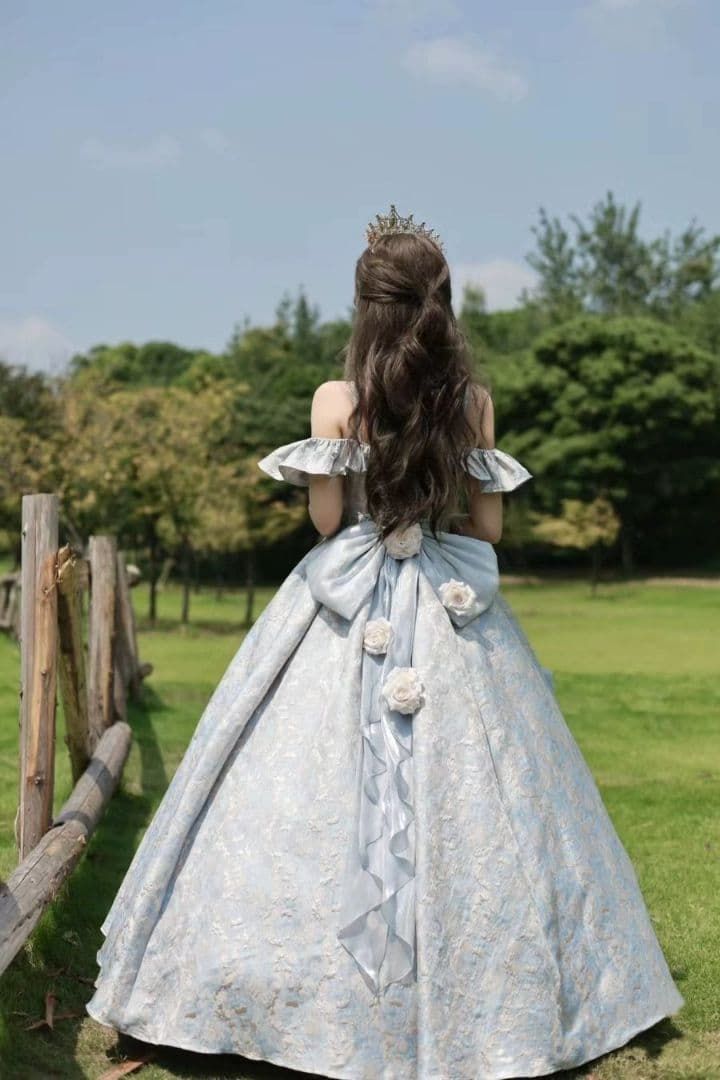 上品なブルーグレーが美しいフランス貴族風ガーデンドレス コスプレ