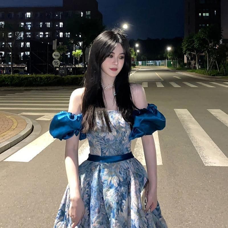 気品ある花柄デザイン×パフスリーブのクラシックドレス