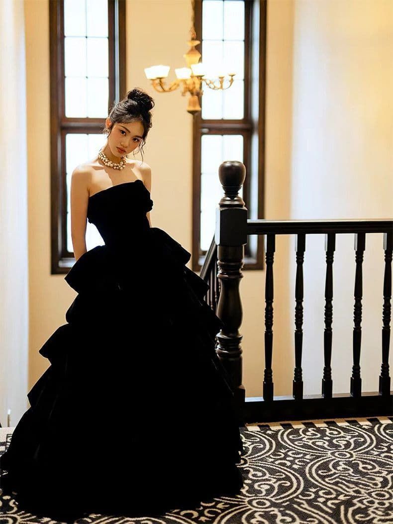 まるでお人形 段々スカートのティアードドレス黒