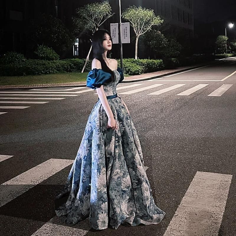 気品ある花柄デザイン×パフスリーブのクラシックドレス