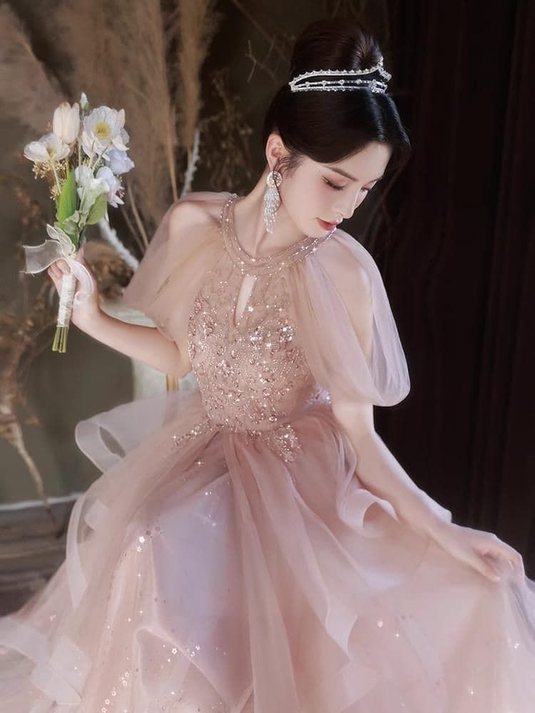 ロマンティックに輝くチュールレイヤードピンクドレス パーティー