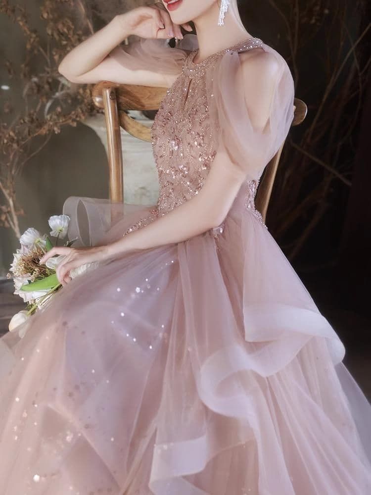 ロマンティックに輝くチュールレイヤードピンクドレス パーティー