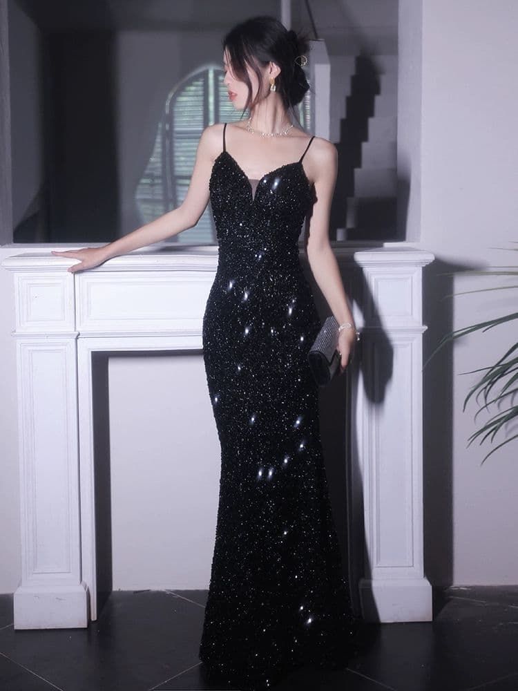 上品な艶めきを放つセクシーキャミロングドレス黒 キャバドレス