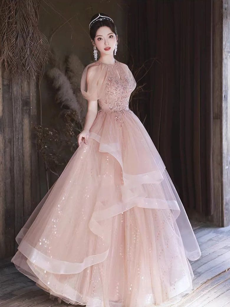 ロマンティックに輝くチュールレイヤードピンクドレス パーティー