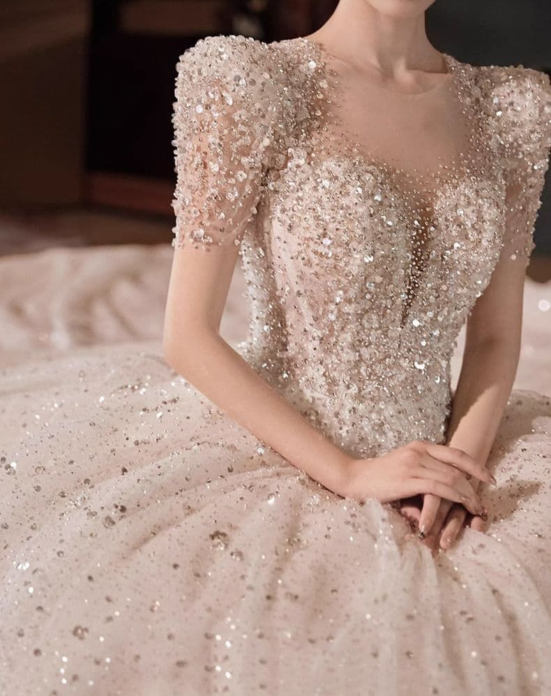 光を纏う豪華ビジューボリュームドレス ウェディングドレス