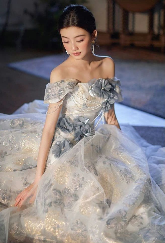 繊細フラワーデザインのチュールドレス オフショルダー MAAHADDERANG_COM