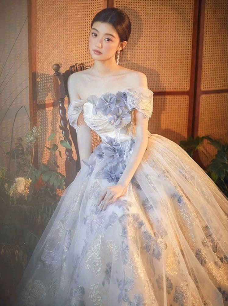 繊細フラワーデザインのチュールドレス オフショルダー