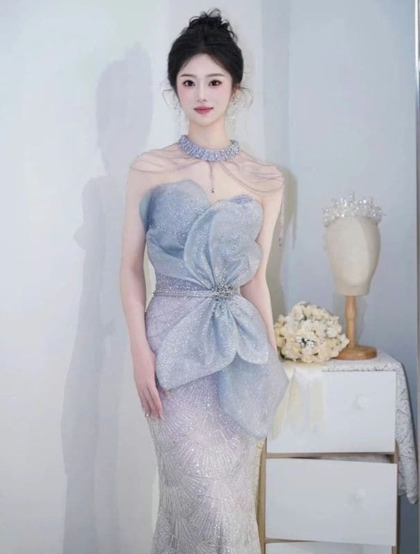 ダイナミックフラワーモチーフのキラキララメロングドレス