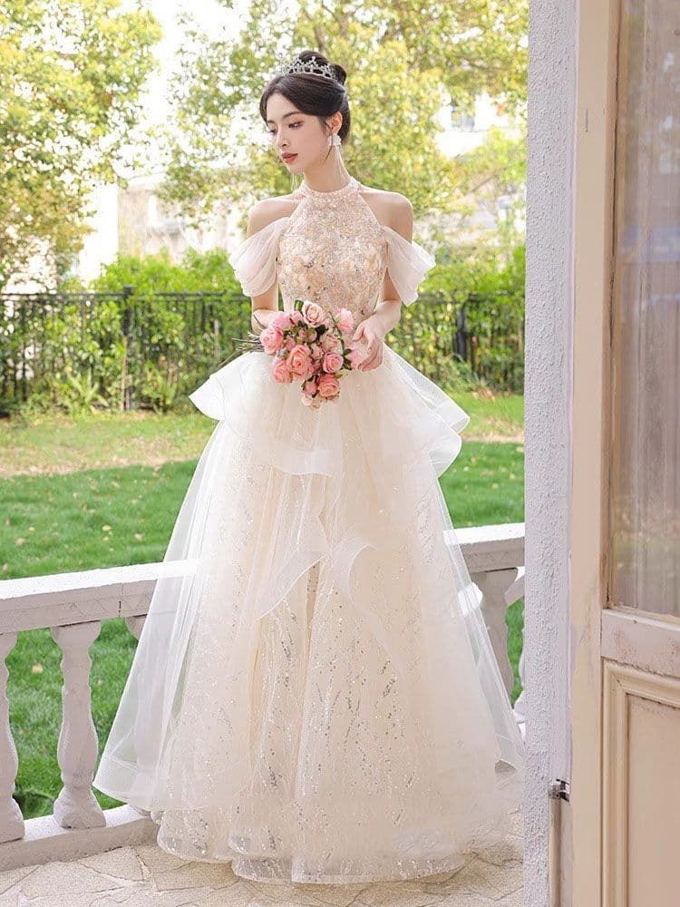 アイボリーホワイトのプリンセスドレス 清楚さと華やかさを両立