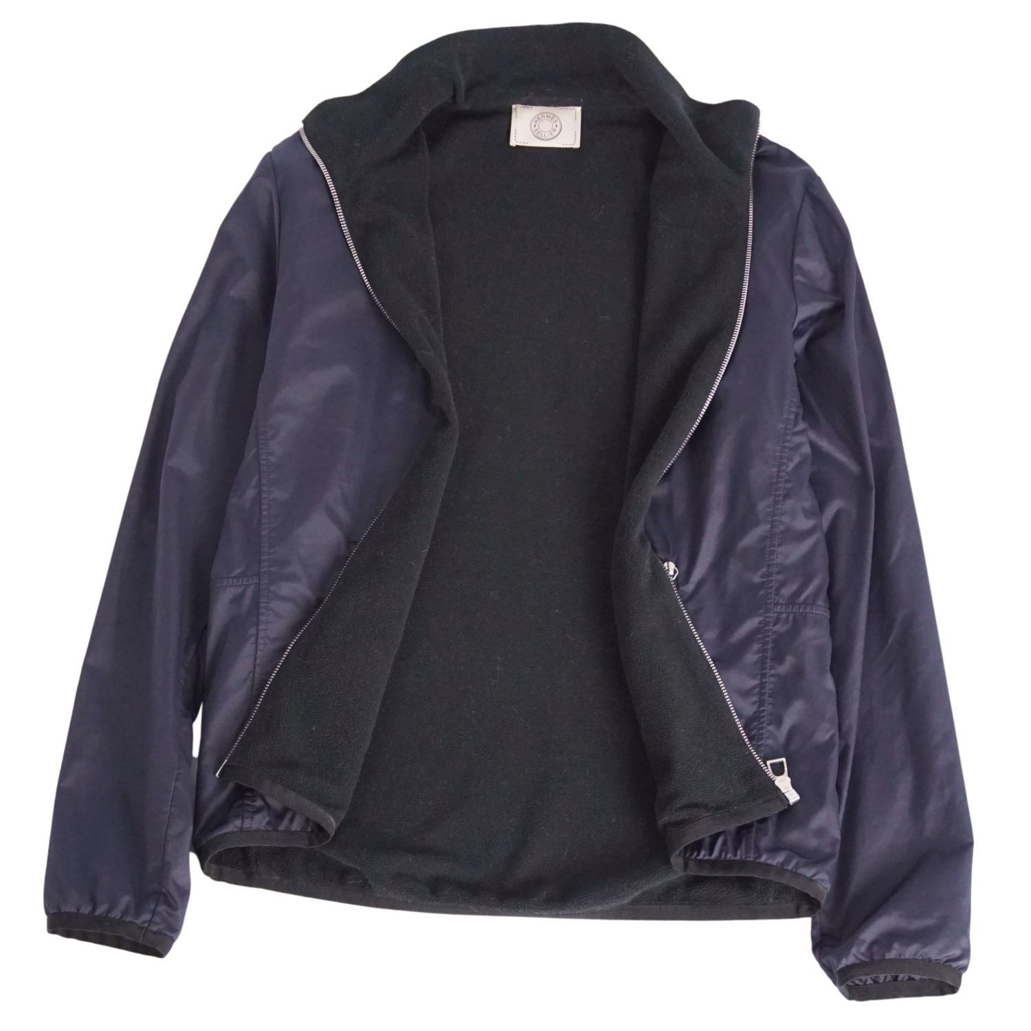 ジップアップ ナイ