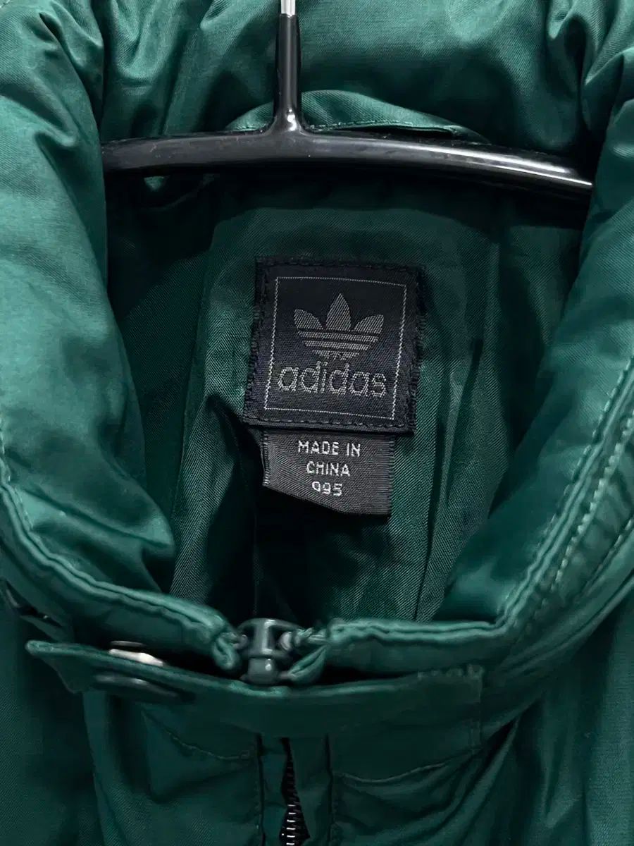 ウィンドブレーカー グリーン