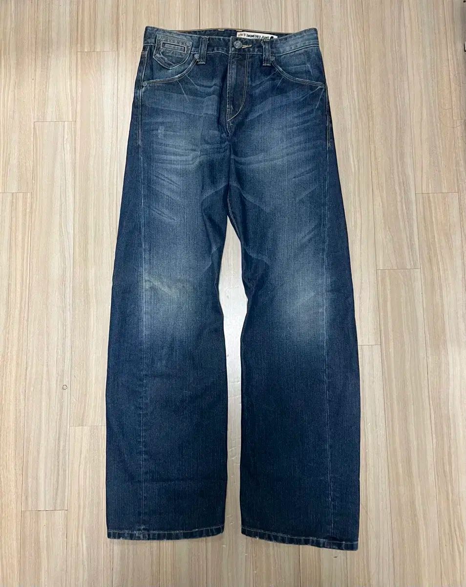 リーバイス エンジニアドジーンズ