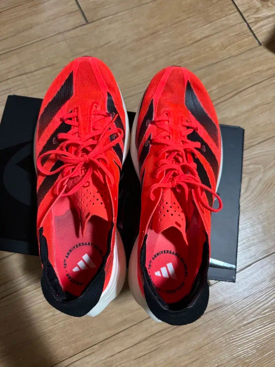 アディゼロ アディオス