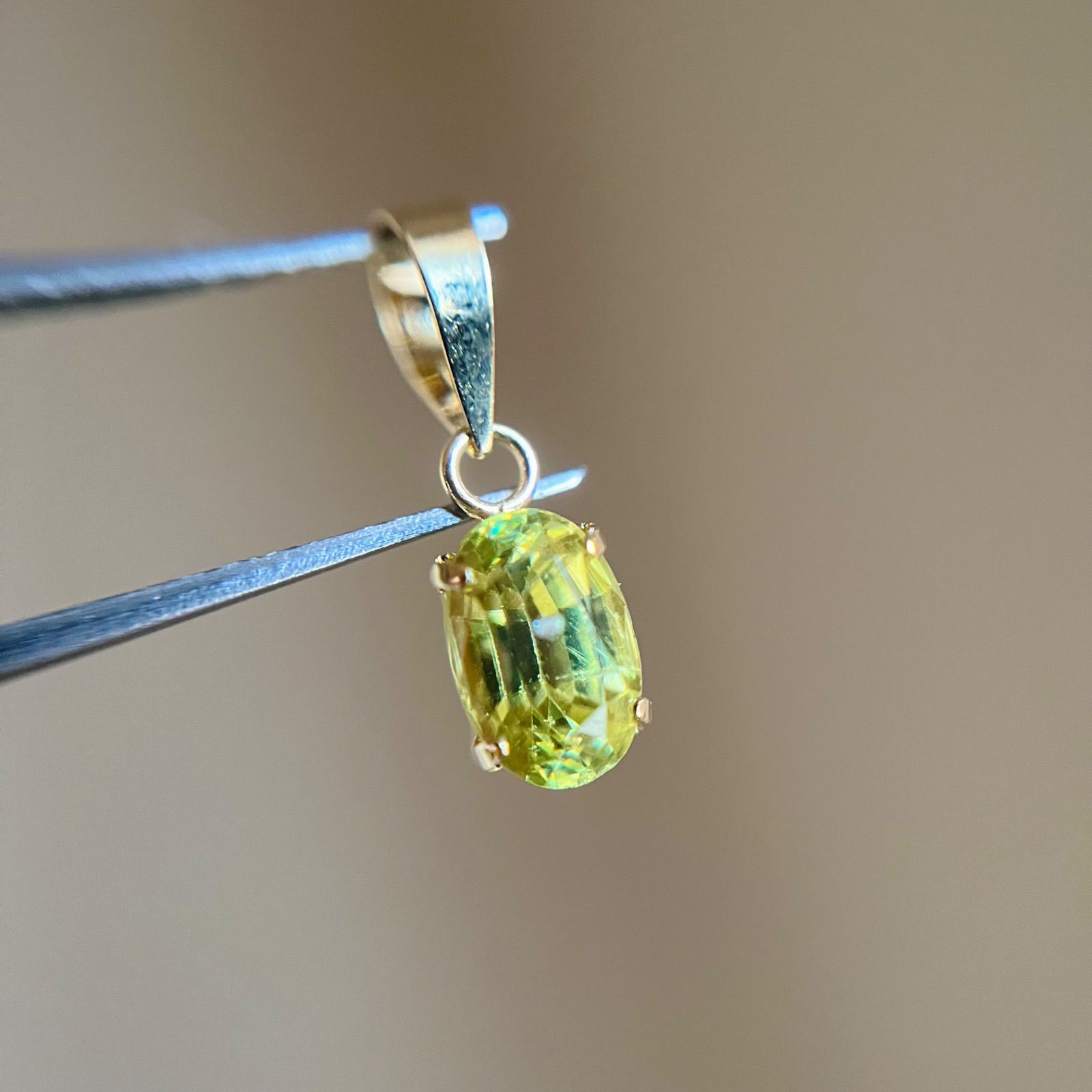 K18 天然石スフェーン oval ペンダントトップ 希少宝石 K18 天然石スフェーン oval ペンダントトップ 希少宝石 - メルカリ