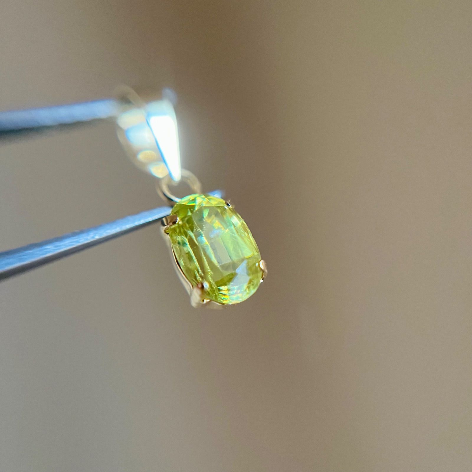 K18 天然石スフェーン oval ペンダントトップ 希少宝石 - メルカリ