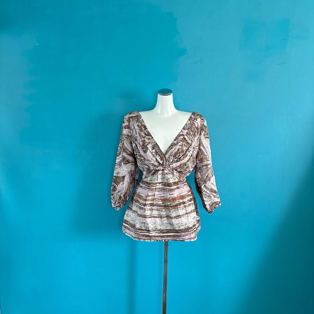 1453 シルク BCBGMAXAZRIA 総柄ブラウス M Vネック