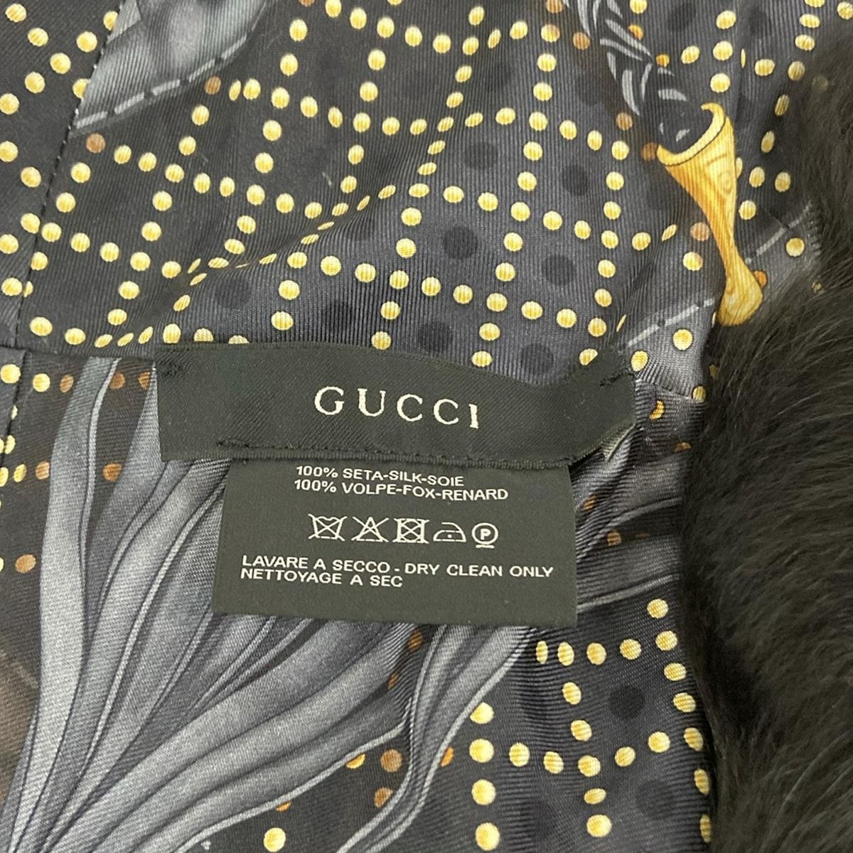 グッチ スヌード 専用となります。 GUCCI(グッチ) マフラー - 黒×マルチ スヌード シルク、フォックス
