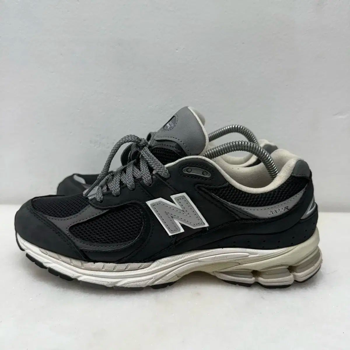 265 ニュー ンス スニーカー 2002 R ブラック