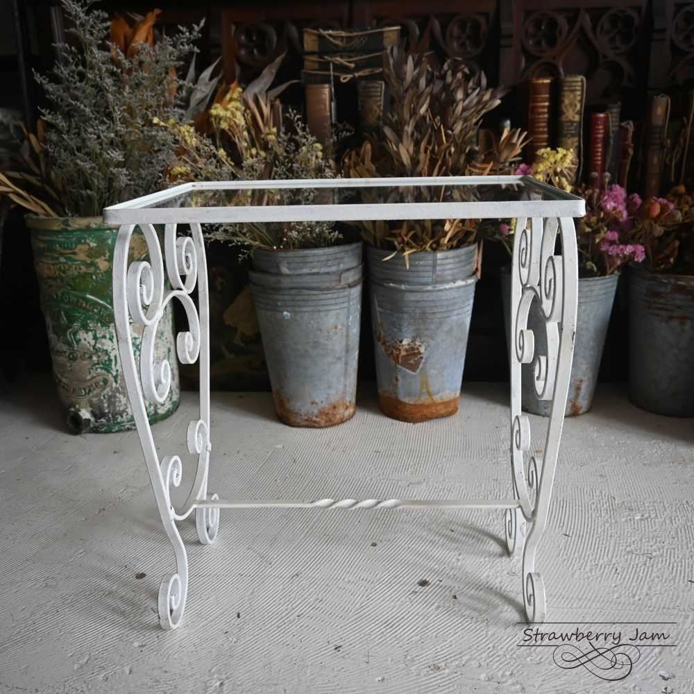 スモールテーブル