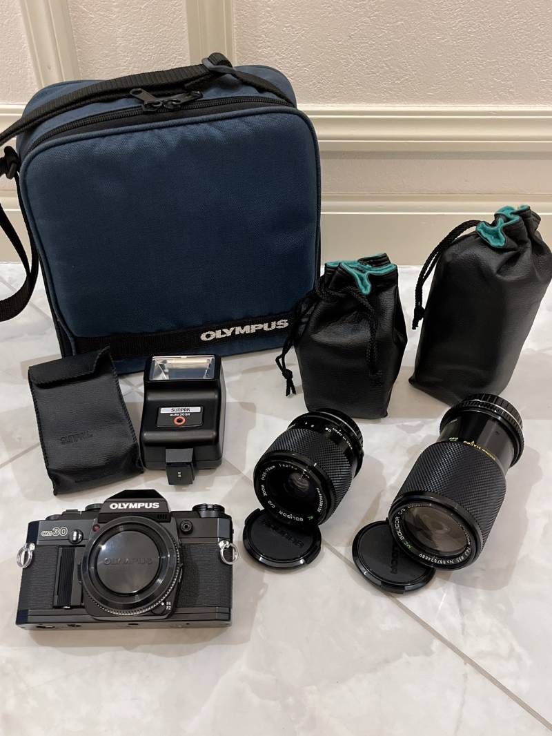 OLYMPUS OM 30 フィルム一眼レフカメラ ストロボ SUNPAK auto 20 SR レンズ SOLIGOR f 35 70㎜ 1 3 5 4 ZOOM MACRO 80 200㎜ 動作品