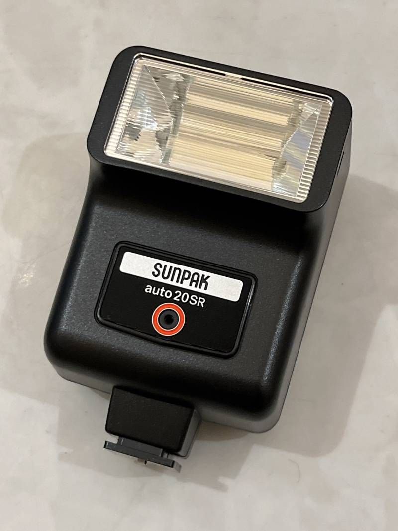  OLYMPUS OM 30 フィルム一眼レフカメラ ストロボ SUNPAK auto 20 SR レンズ SOLIGOR f 35-70㎜ 1 3.5-4.5 ZOOM MACRO 80-200㎜ 4.5 動作品 一眼レフカメラ(フィルム) フィルムカメラ