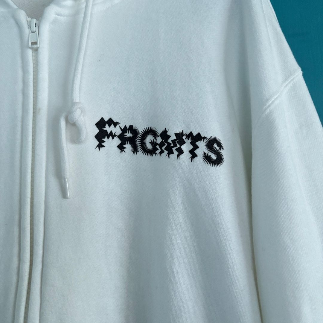 1471ザ・コンビニ フラグメント FRGMTSロゴ ジップフーディー 白 L