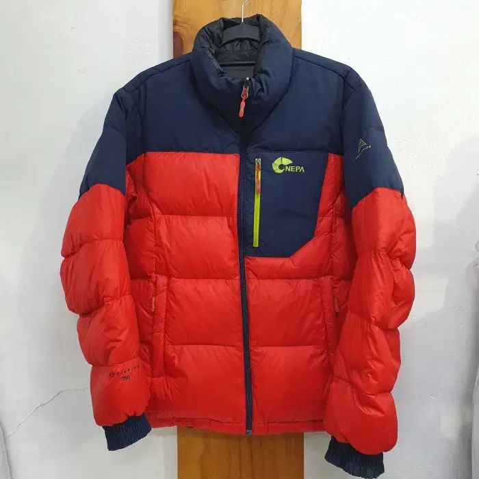 Schloss Holiday Dog Knit / THE TOE