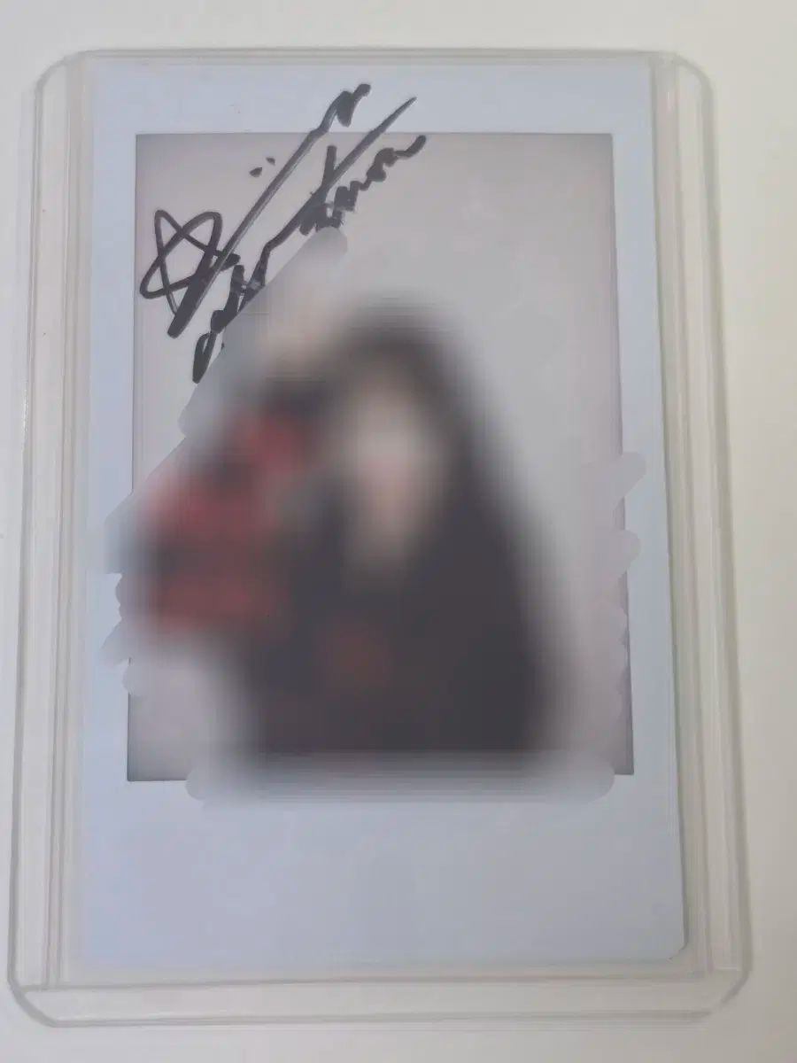 イ チェヨン LEE CHAEYEON サイン タートルネック