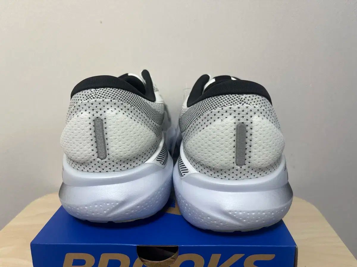 ブルックス アデレナリン GTS 24 ランニングシューズ 285mm OLIVEOS_COM_TR