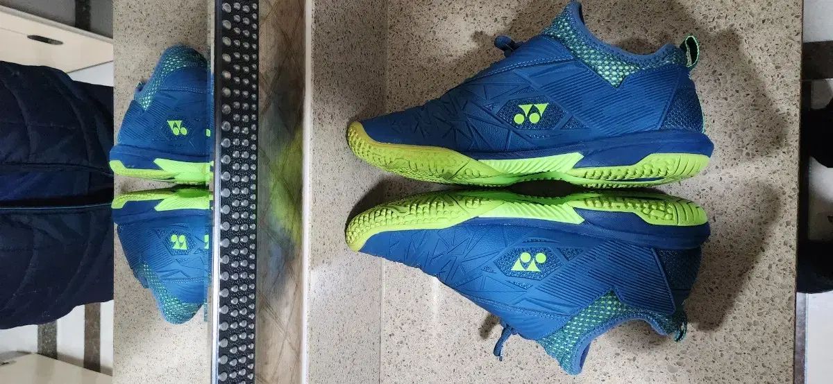 テニス バドミントンシューズ