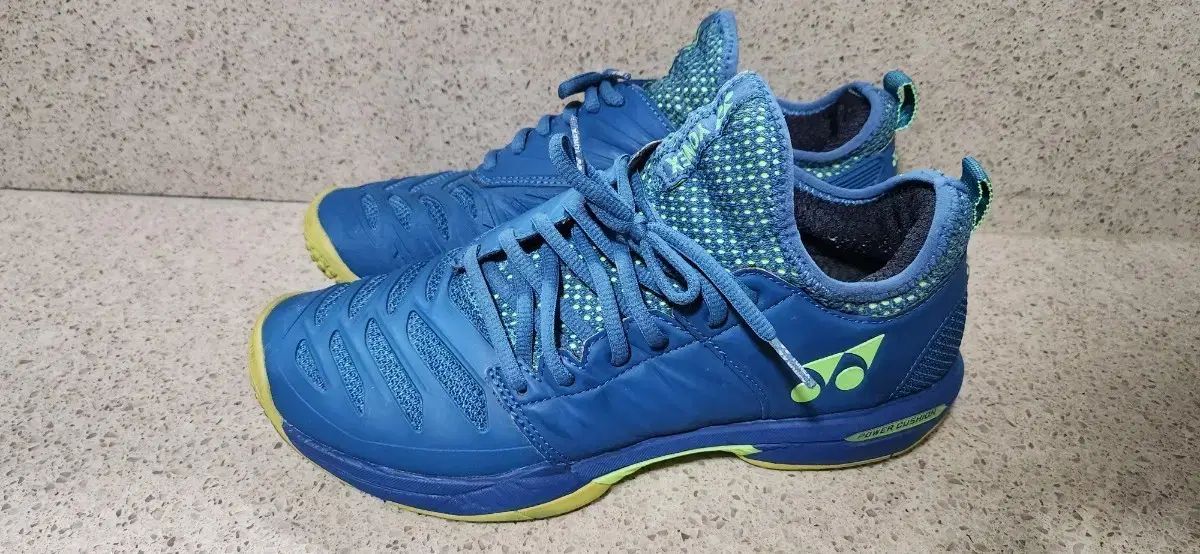 ヨネックス テニス バドミントンシューズ パワークッション ブルー size 26.5