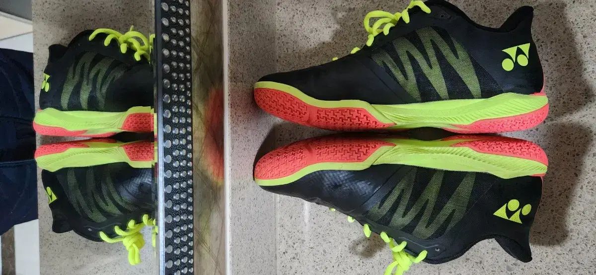 YONEX ヨネックス コンフォートZ バドミントンシューズ ブラック 蛍光 size 270 卓球 バレーボール テニス