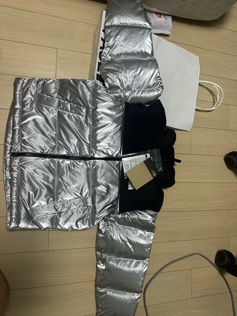 THE NORTH FACE ザノースフェイス キッズ Nuptse ヌプシ シルバー 120サイズ